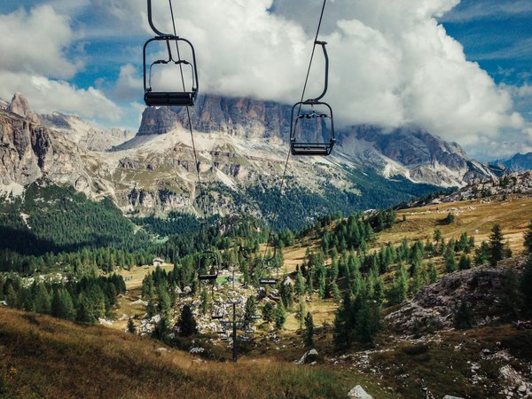 Embark on a uk cruise: delve into iconic british poetry and enjoy a high seas literary journey